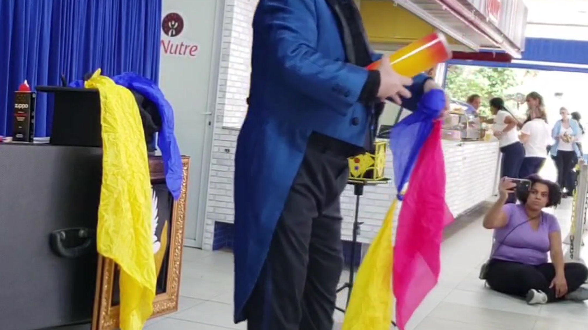 Santiago em show completo em escola